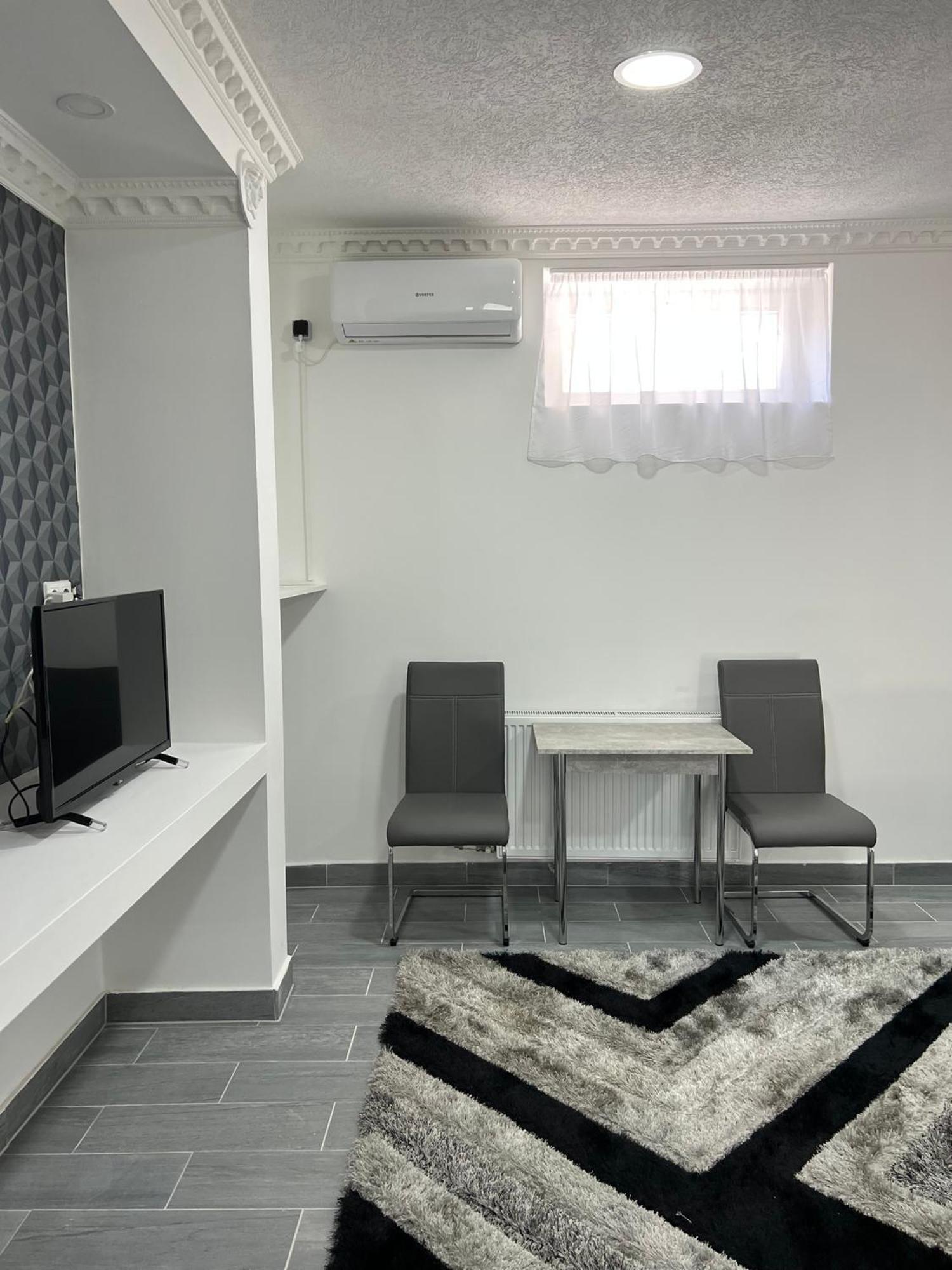 Adel Apartman Kisujszallas Εξωτερικό φωτογραφία