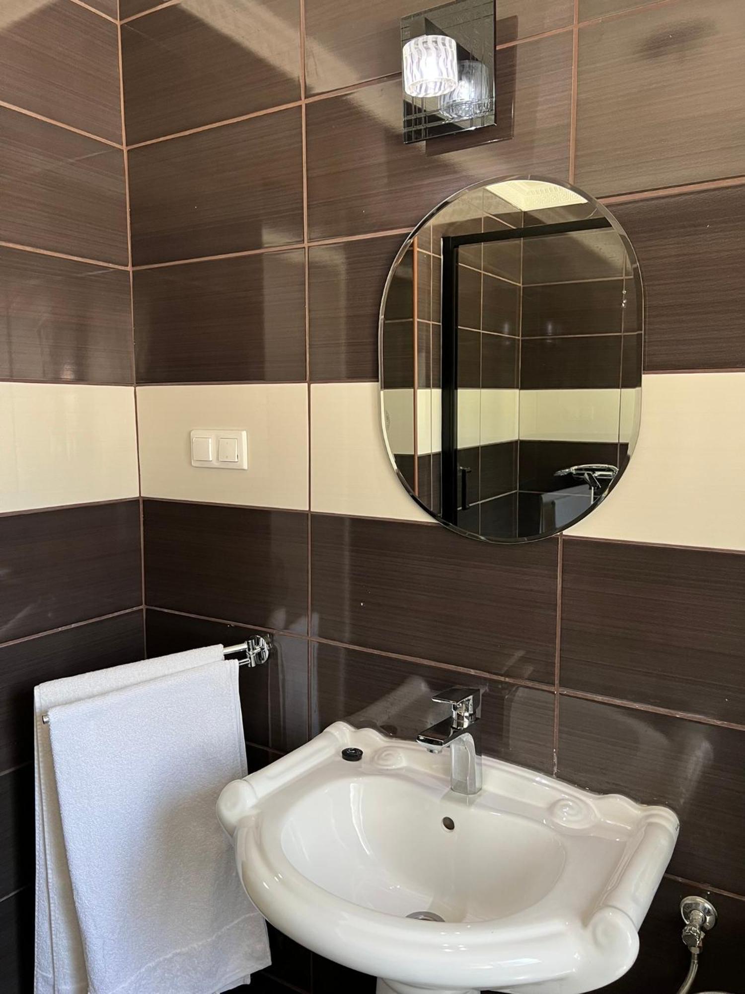 Adel Apartman Kisujszallas Εξωτερικό φωτογραφία