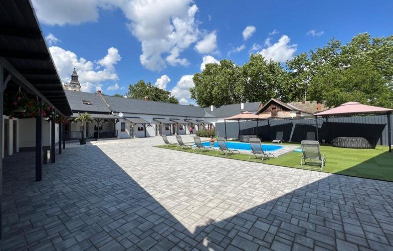 Adel Apartman Kisujszallas Εξωτερικό φωτογραφία