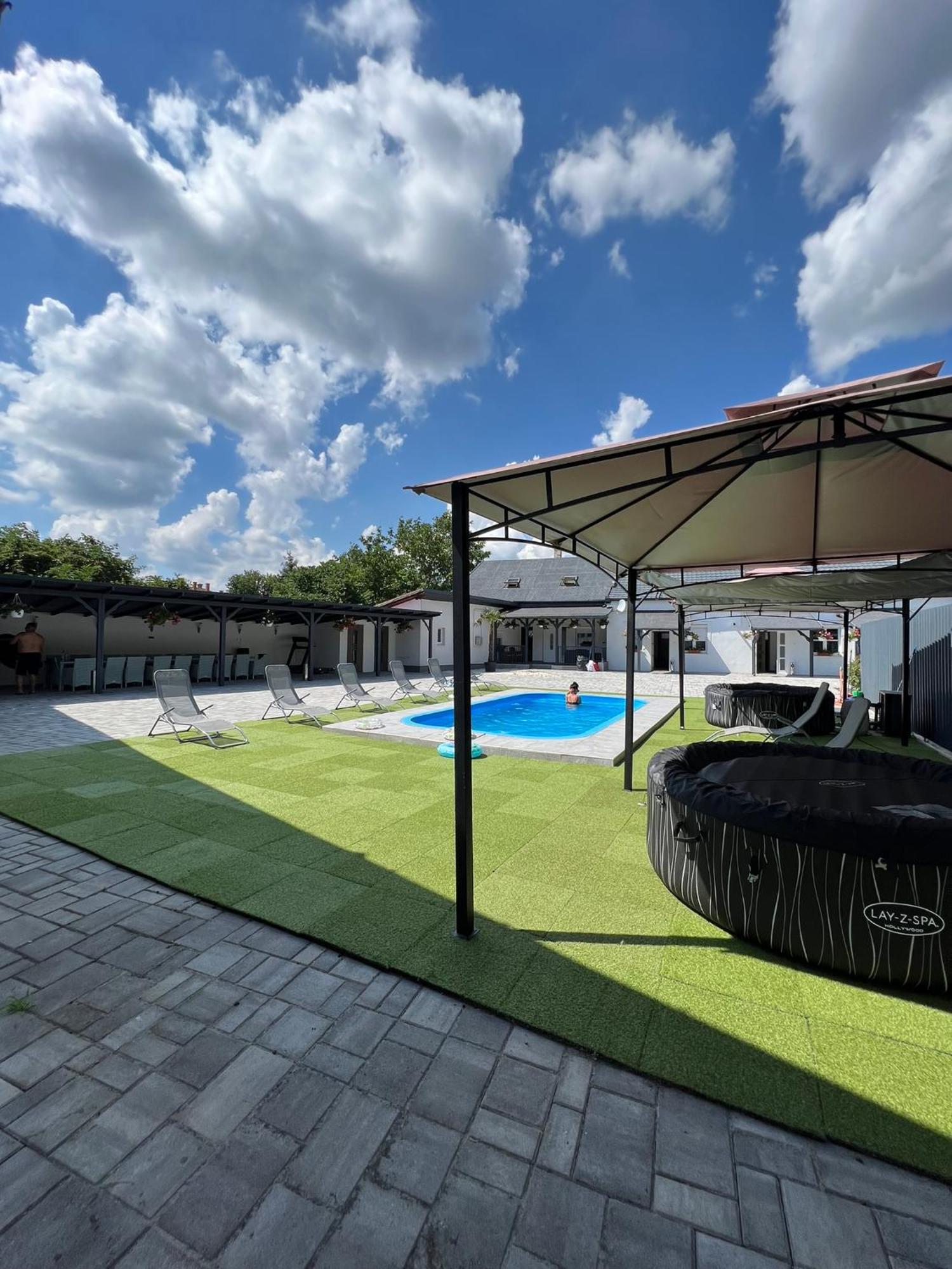 Adel Apartman Kisujszallas Εξωτερικό φωτογραφία