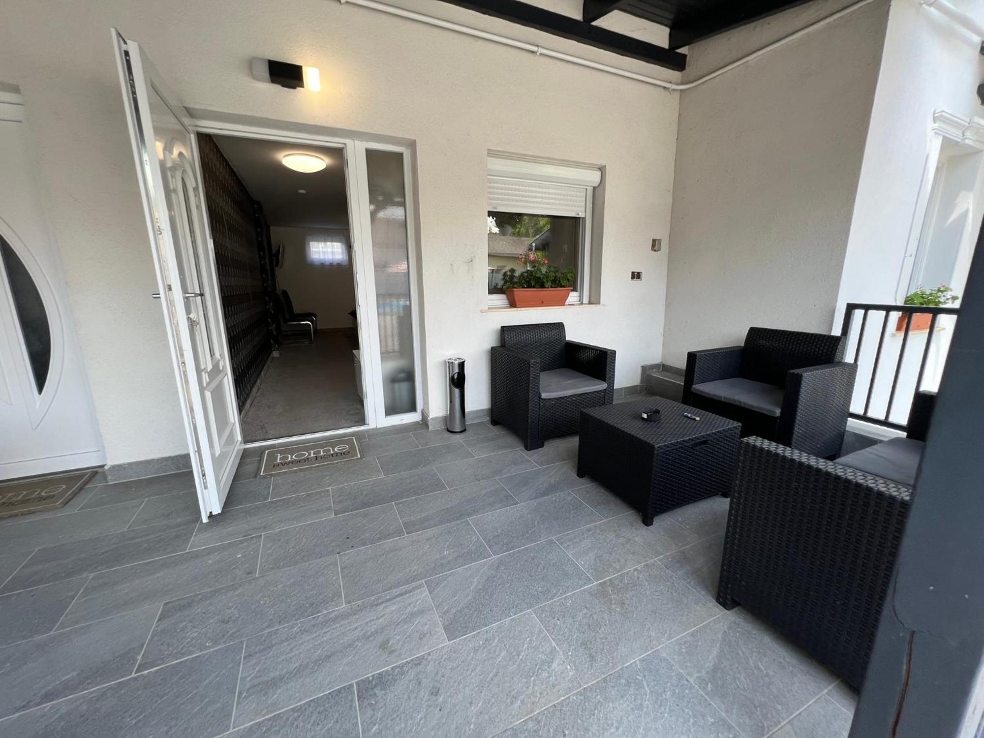 Adel Apartman Kisujszallas Εξωτερικό φωτογραφία