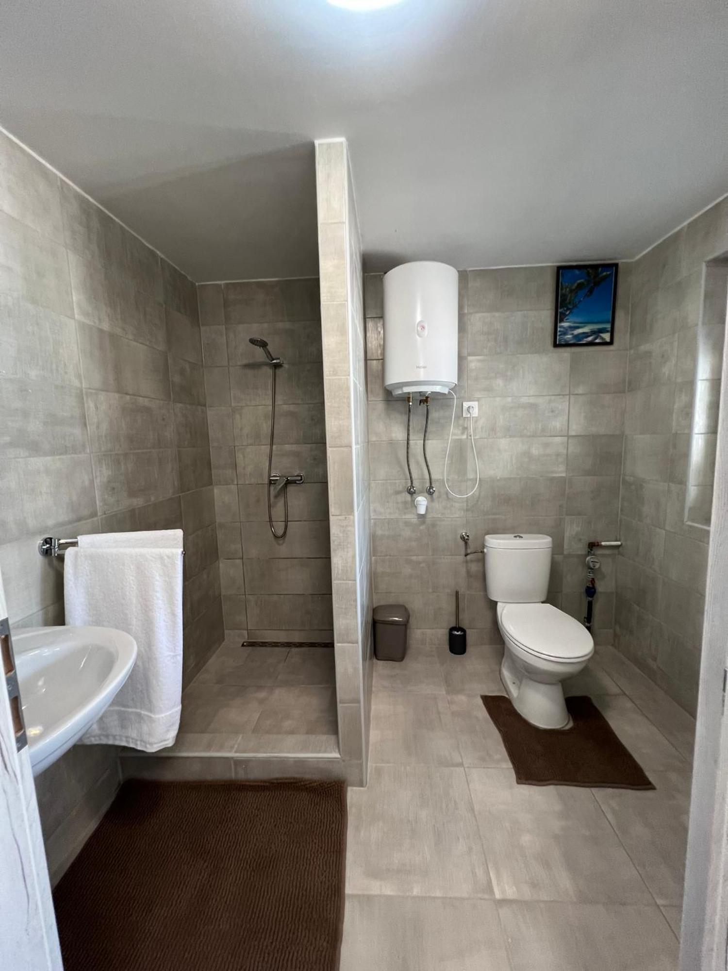 Adel Apartman Kisujszallas Εξωτερικό φωτογραφία