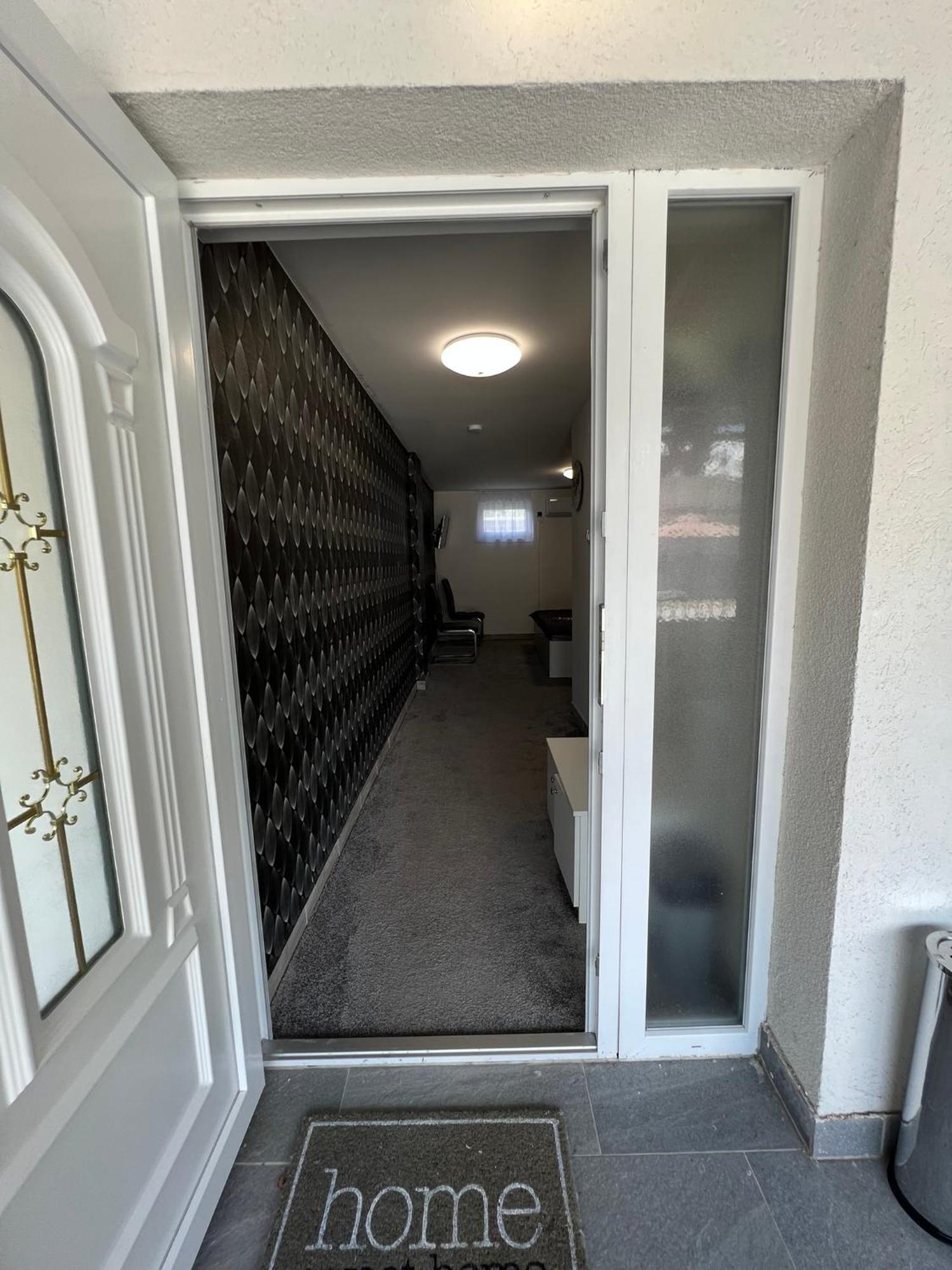 Adel Apartman Kisujszallas Εξωτερικό φωτογραφία