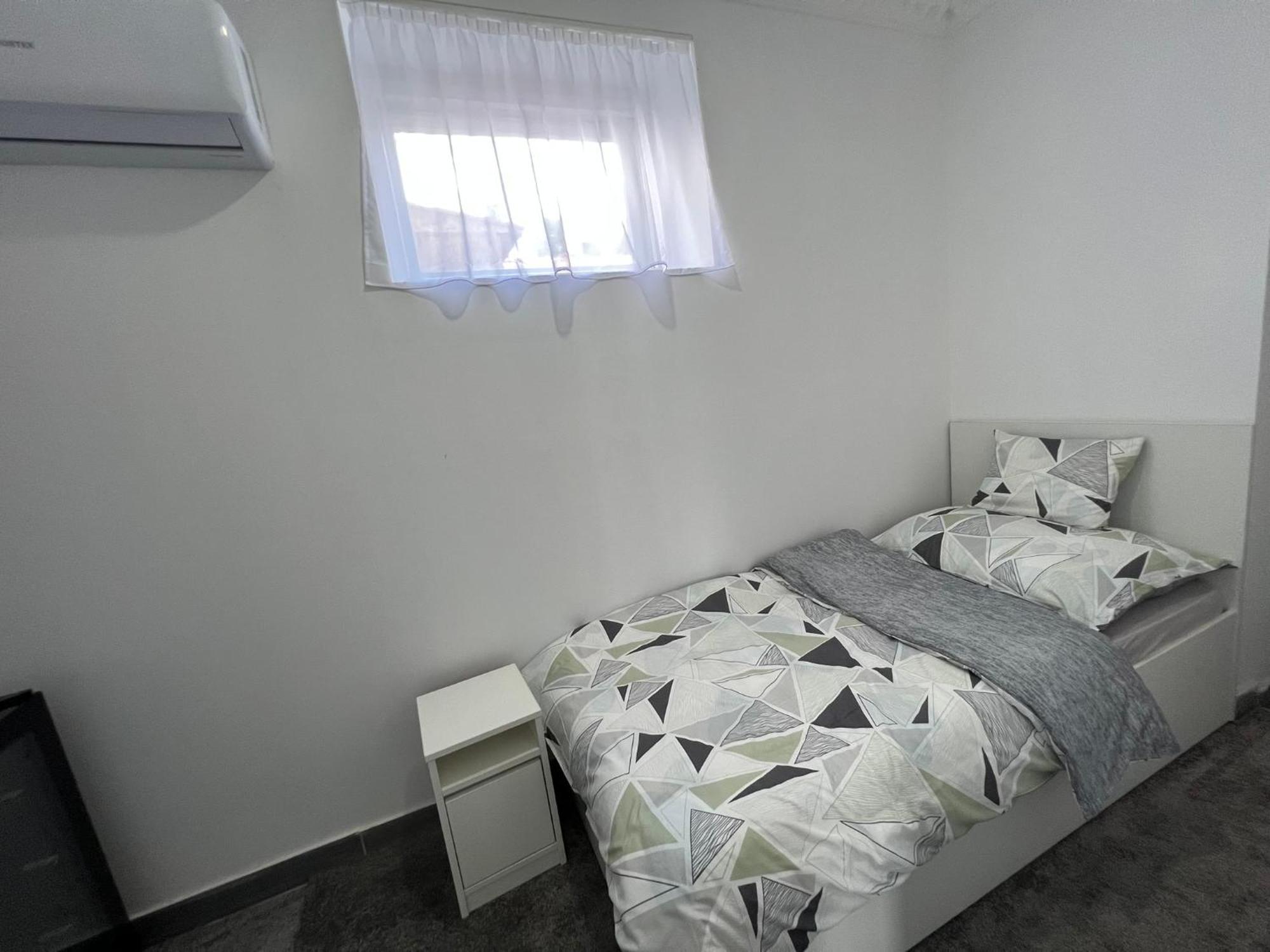 Adel Apartman Kisujszallas Εξωτερικό φωτογραφία