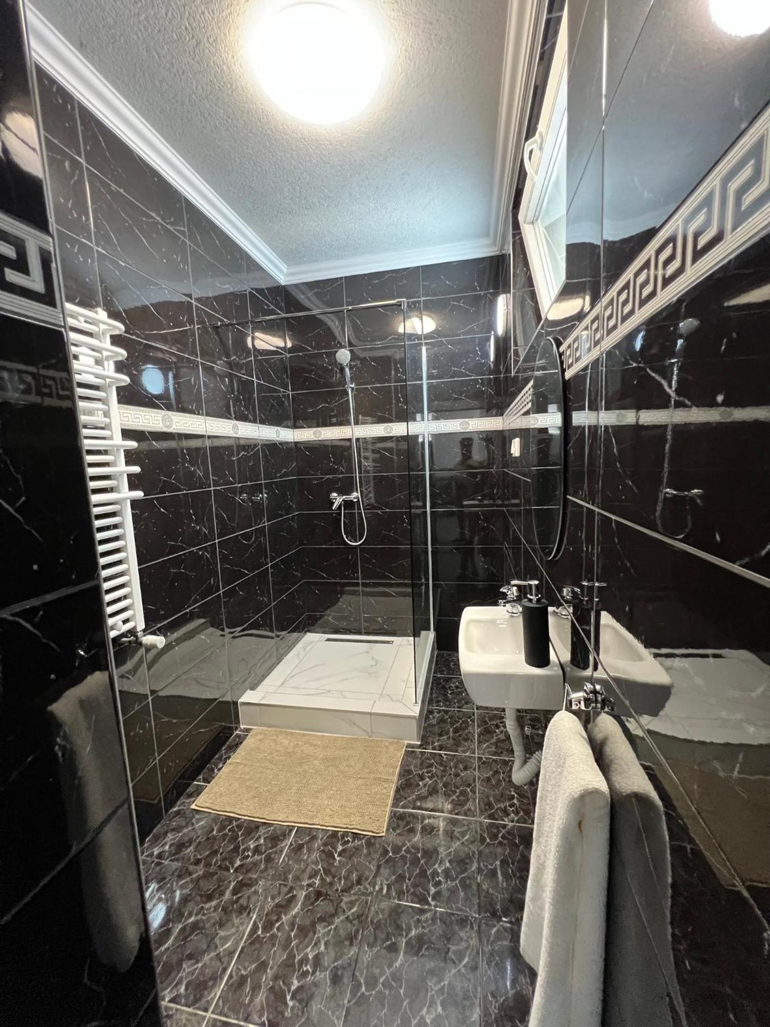 Adel Apartman Kisujszallas Εξωτερικό φωτογραφία